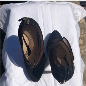 Excellent Fendi black and brown pumps
